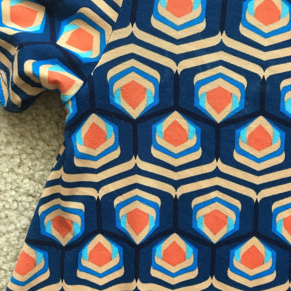 LuLaRoe XS Carly - fun pattern! EUC